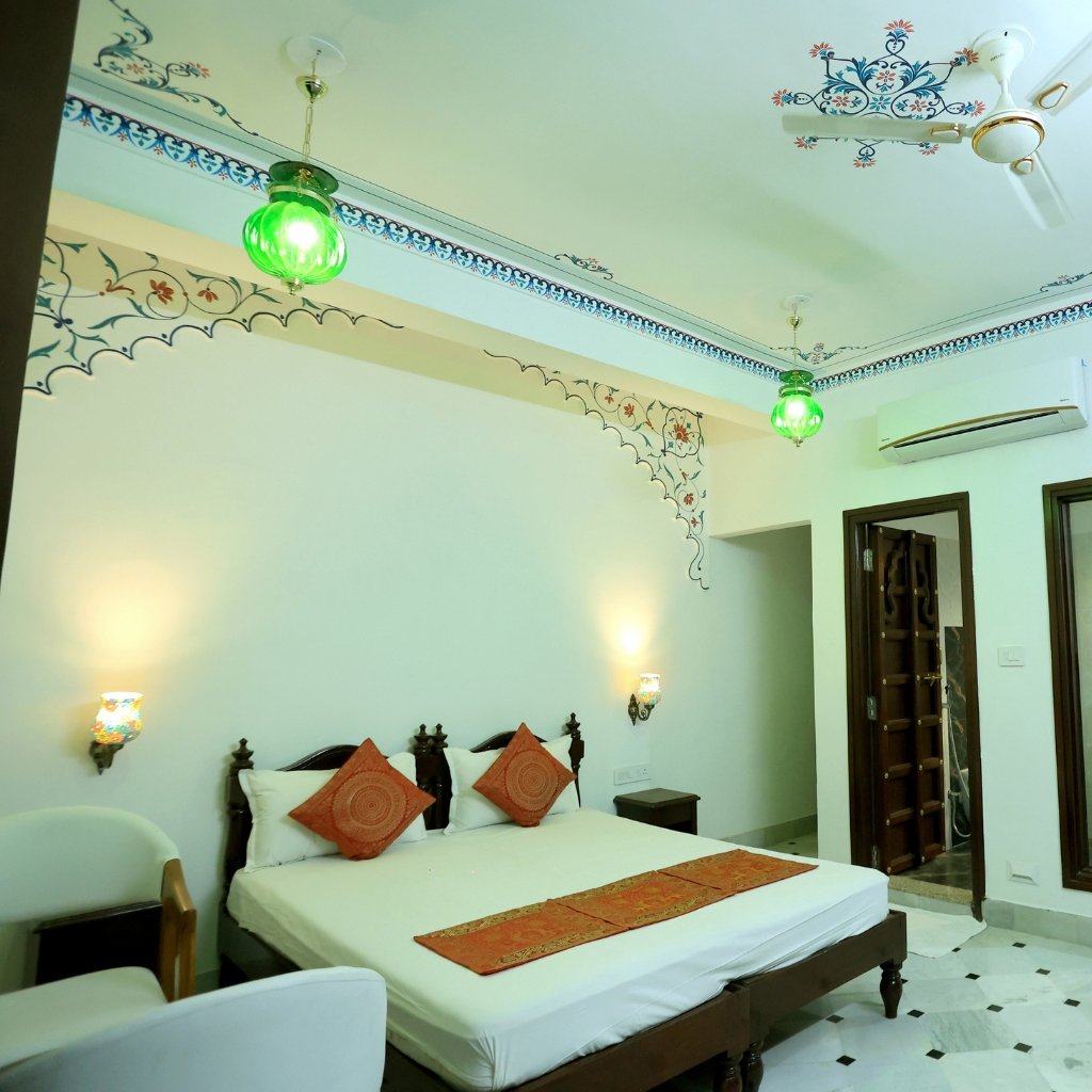 Hotel Darbargarh: The Best Boutique Hotel in Udaipur with Spectacular Lake Views 